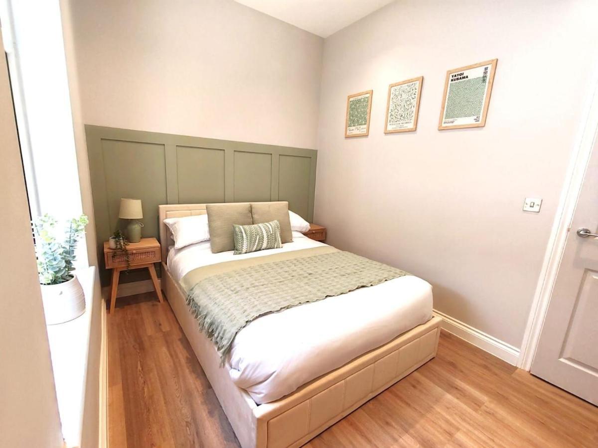 Stunning Modern Apartment Sleeps 4 - 6 Min Walk From Golden Beaches-Free Parking Bournemouth Exterior photo